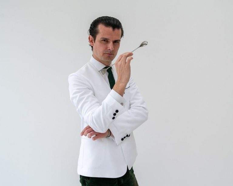 Erick Lorincz at Le Sirenuse Champagne Bar